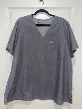 Figs Women's Short Sleeve V-Neck Top in Charcoal